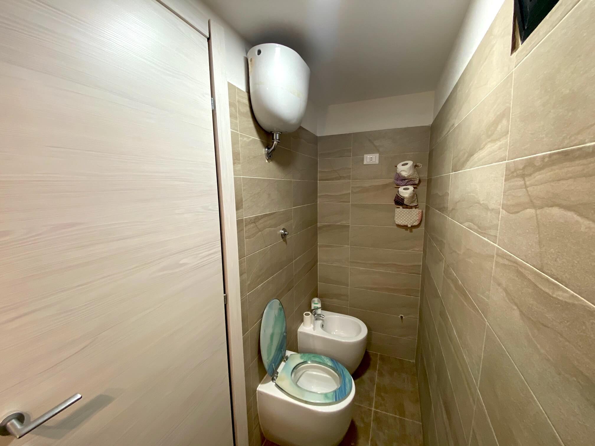 176 Via Mameli, Cagliari, Sardegna, 7 Stanze da Letto Stanze da Letto, 4 Stanze Stanze,1 BagnoBathrooms,Office,Commerciale vendita,Via Mameli,1,1004